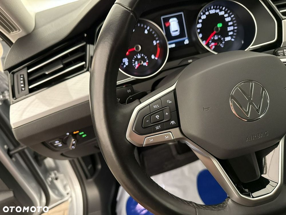 Volkswagen Passat - 25