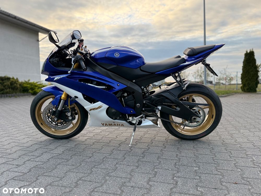 Yamaha R6 - 6