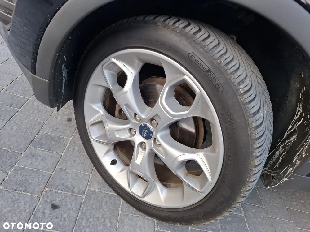 Ford Kuga 2.0 TDCi 2x4 Titanium - 13