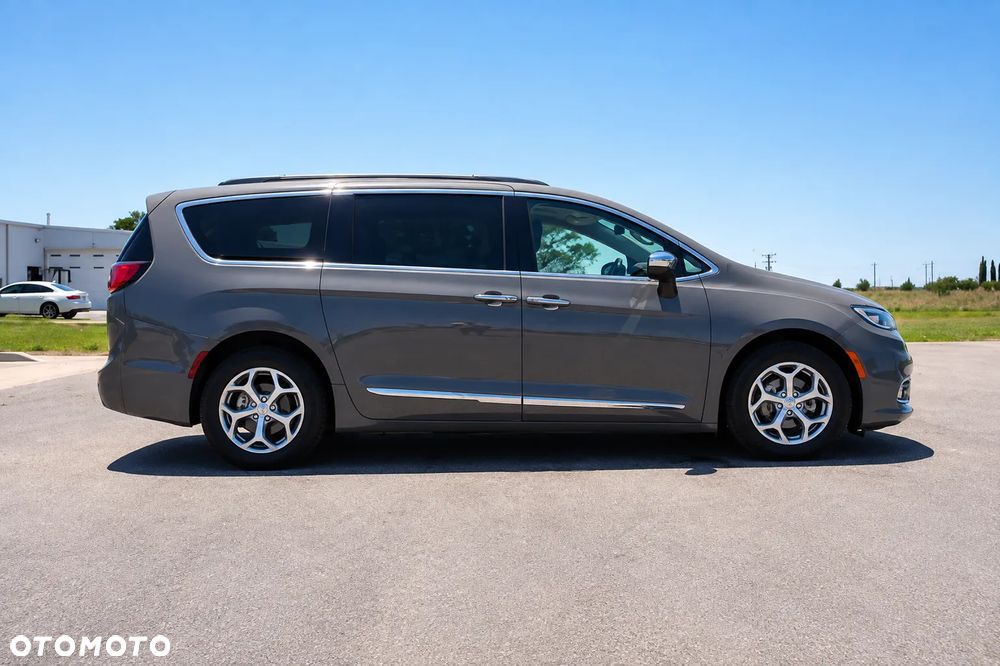 Chrysler Pacifica - 7