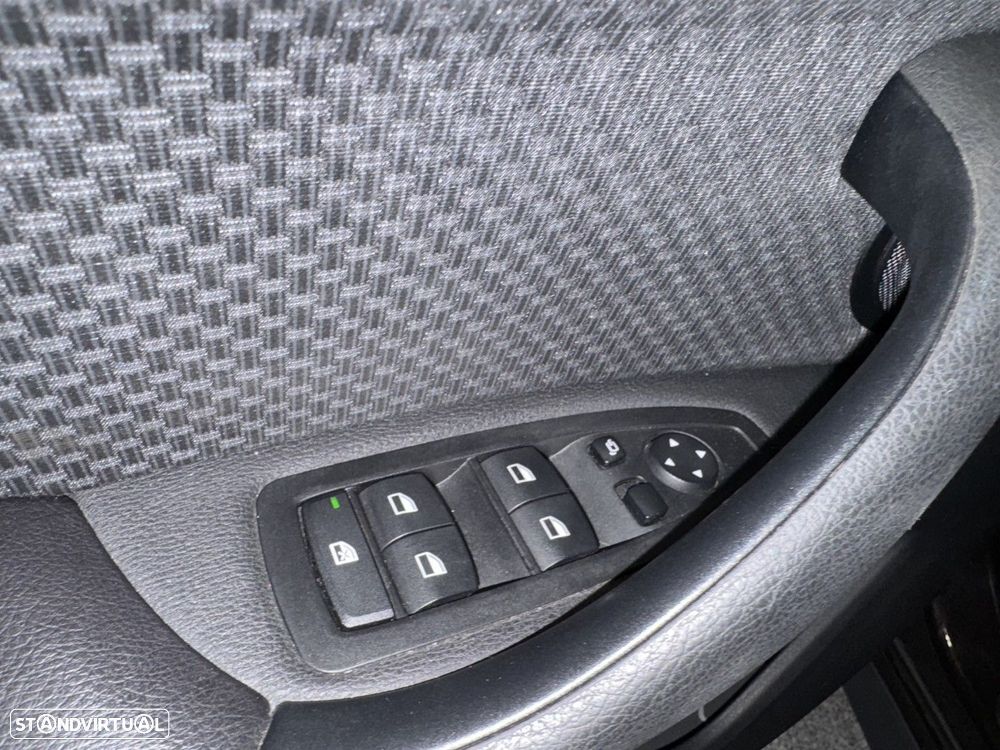 BMW X1 16 d sDrive - 41