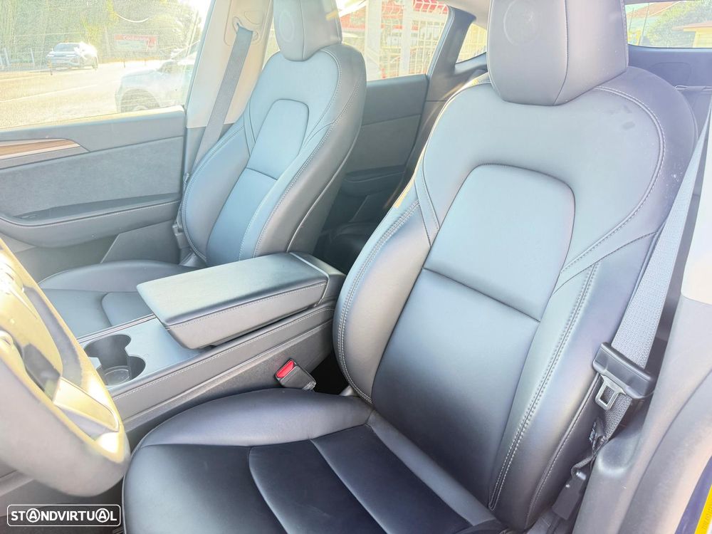Tesla Model Y Long Range Dual Motor AWD - 11