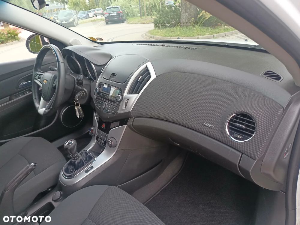 Chevrolet Cruze 1.8 LT - 18