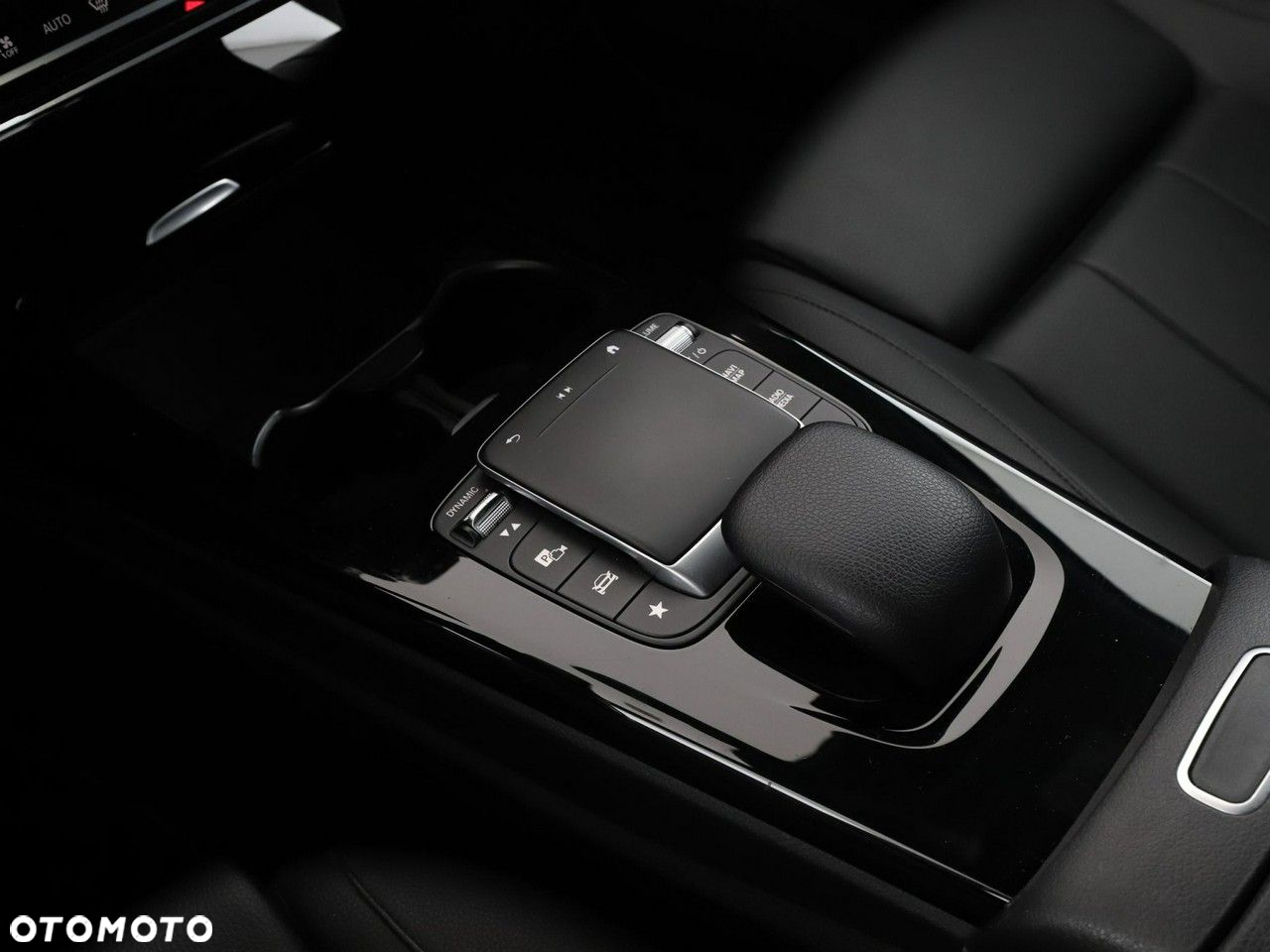 Mercedes-Benz Klasa A 180 d Progressive 8G-DCT - 30