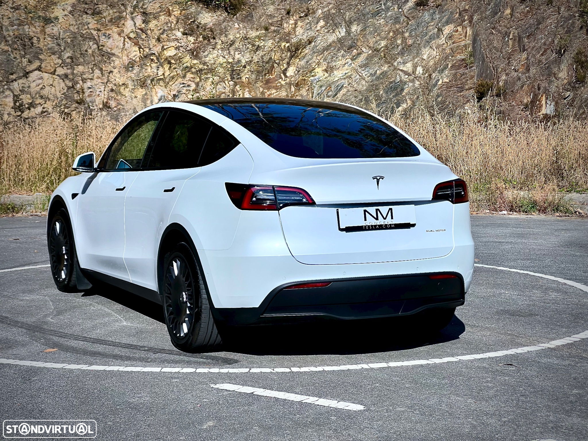 Tesla Model Y Long Range Dual Motor AWD - 6