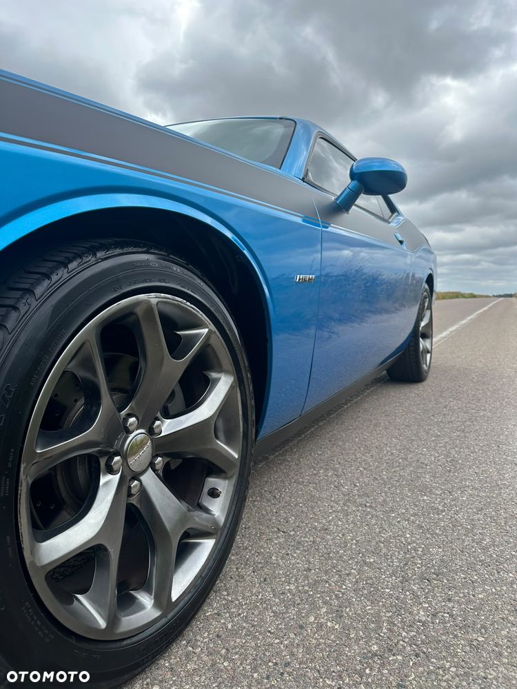 Dodge Challenger - 12