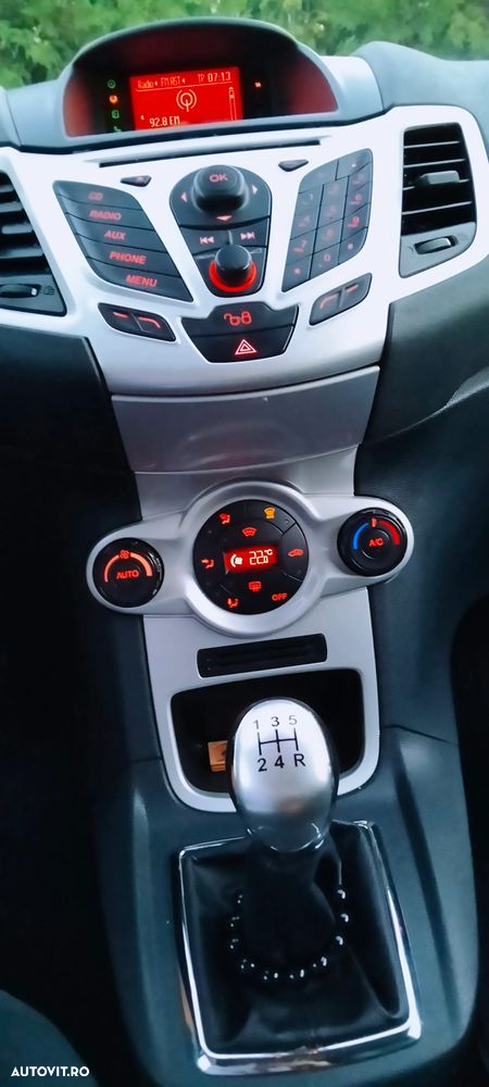 Ford Fiesta 1.6 TDCi DPF Titanium - 12