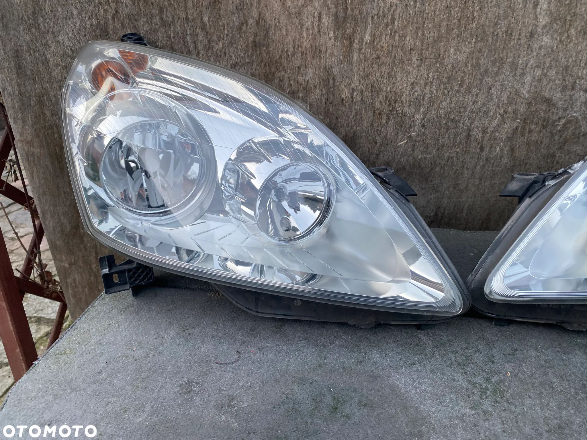 lampa opel zafira lift prawa EU cała - 1