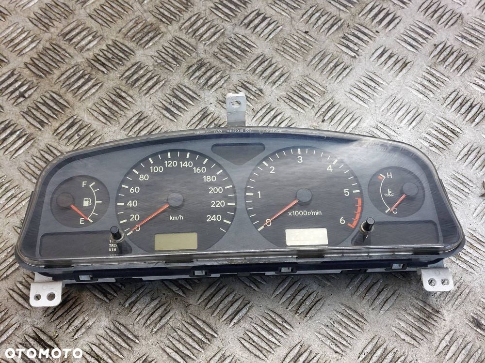 LICZNIK ZEGARY TOYOTA AVENSIS T22 2.0 TD 83800-05310 - 1