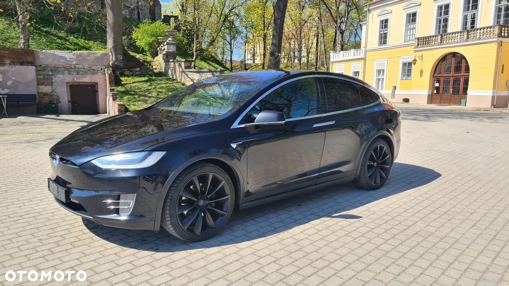 Tesla Model X - 19
