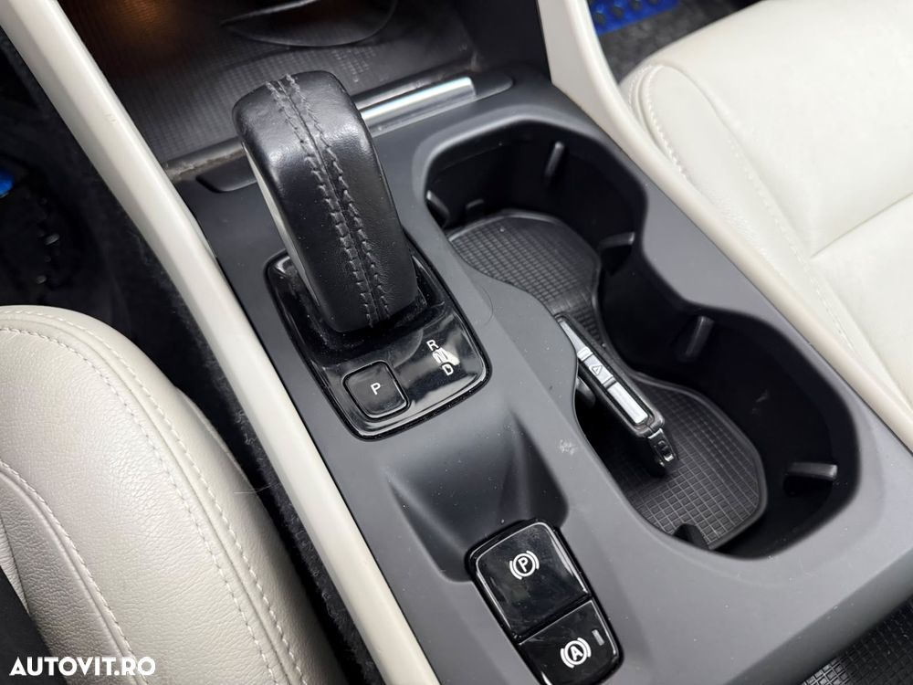 Volvo XC 40 - 18