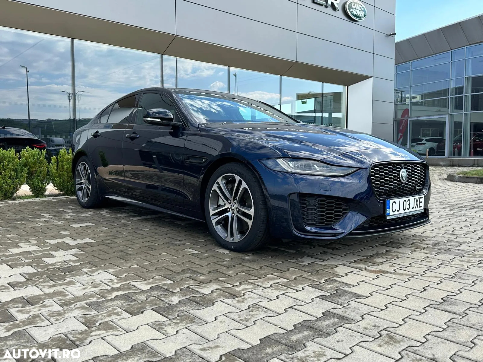 Jaguar XE P250 RWD R-Dynamic BLACK - 3
