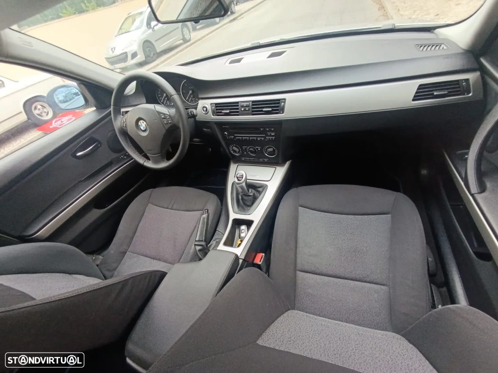 BMW 320 d Sport - 31