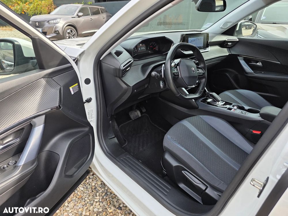 Peugeot 2008 PureTech 130 EAT8 GT - 24