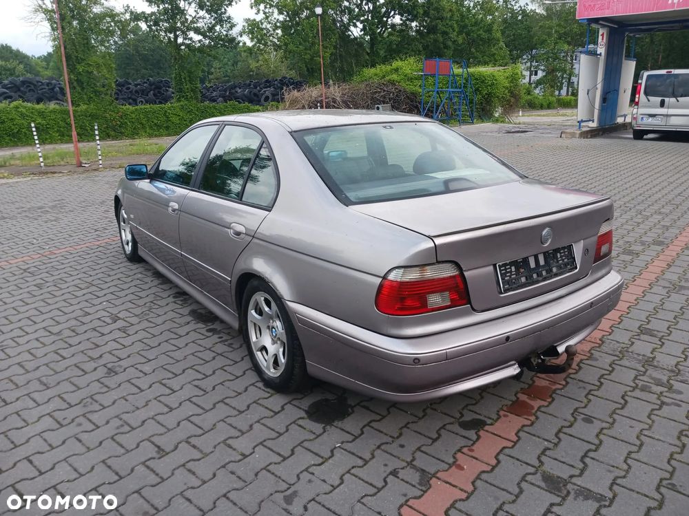 BMW E39 Lift M pakiet 3.0 diesel maska drzwi prawe lewe szyba zderzak błotnik klamka lusterko Aspensilber Mettalic 339/7 skrzynia automat GS20 szyba podsufitka z szyberdachem fotele skórzane mcpersony belka bak pompka paliwa panel hak czujniki parkowania lampa pompka paliwa pływak przewody most półoś wał dyfer belka sanki listwa osłona atrapa NA CZĘŚCI WSZYSTKIE CZĘŚCI - 4