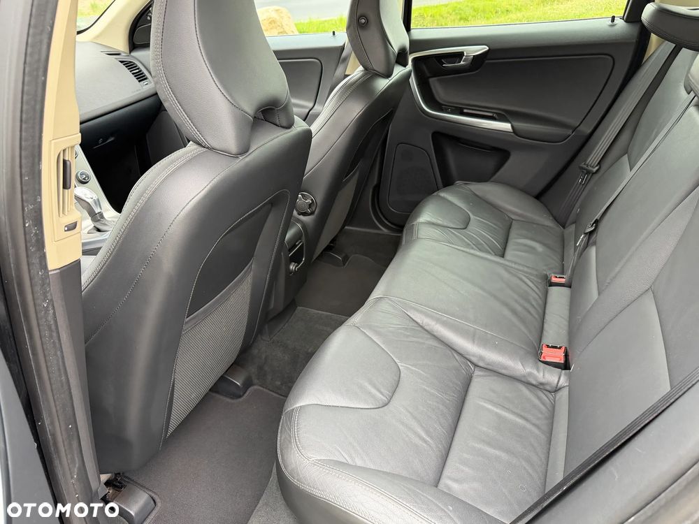 Volvo XC 60 T5 R-Design Summum - 8