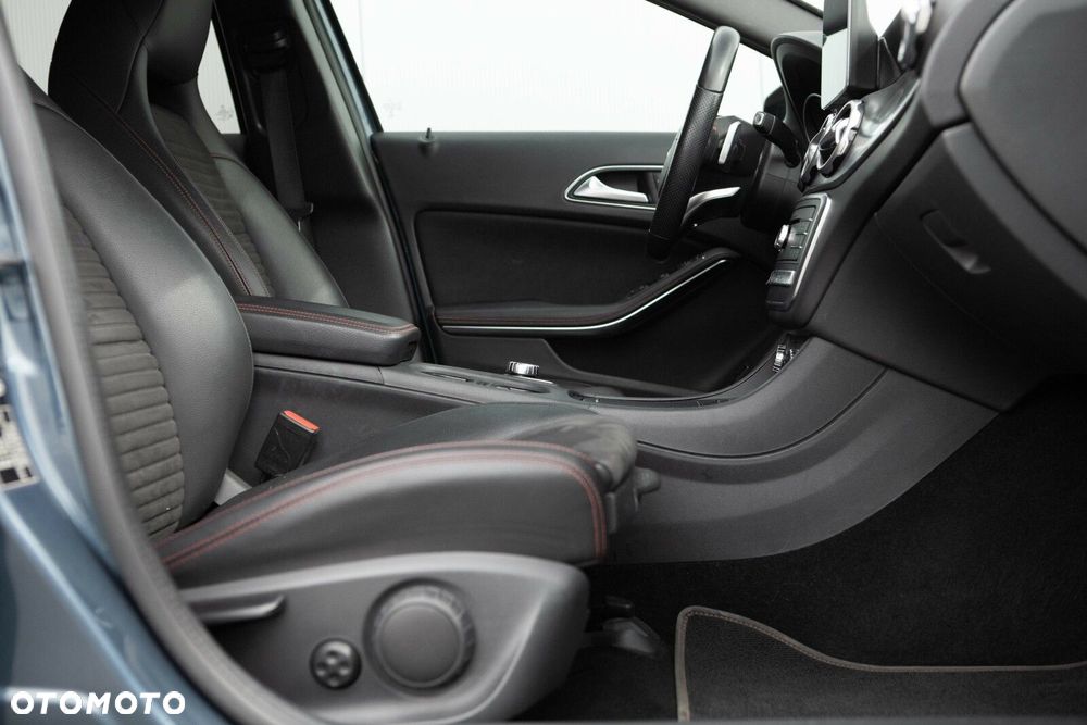 Mercedes-Benz GLA 220 4-Matic AMG Line - 25