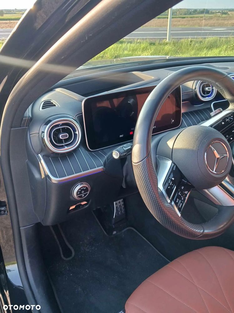 Mercedes-Benz Klasa C 300 T 9G-TRONIC AMG Line - 12