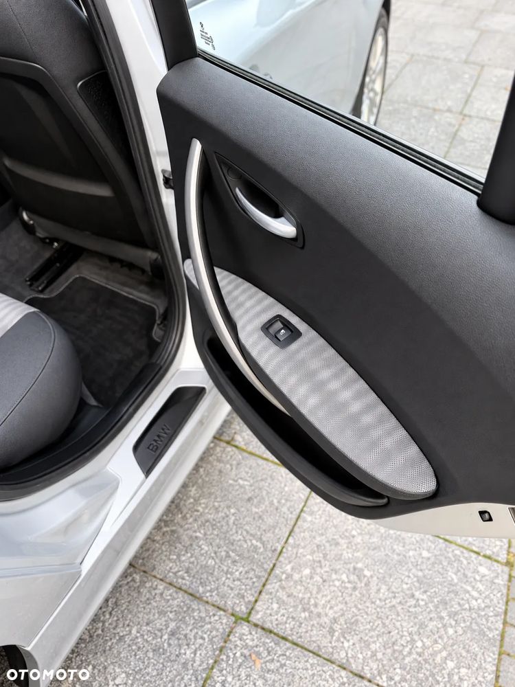 BMW Seria 1 116i - 23