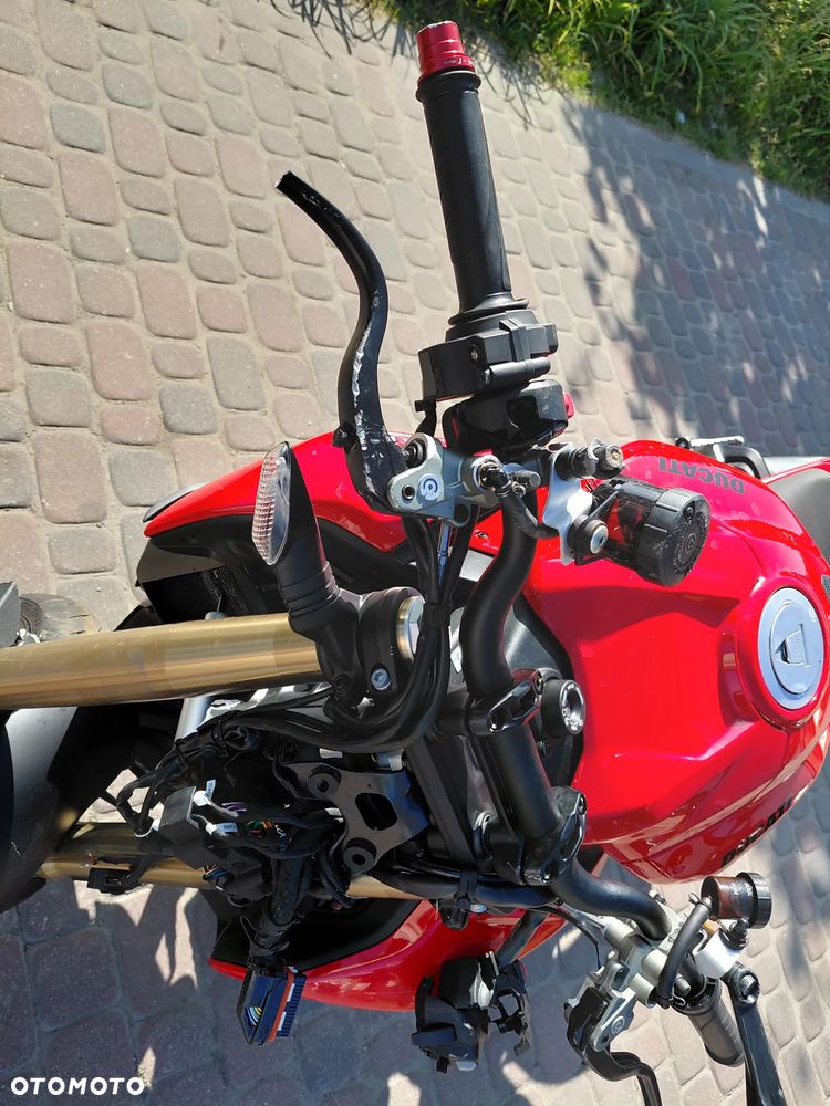 Ducati Streetfighter V2 - 12