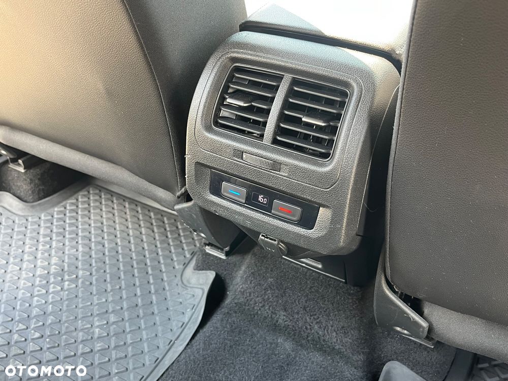 Volkswagen Touran 2.0 TDI SCR DSG Trendline - 16