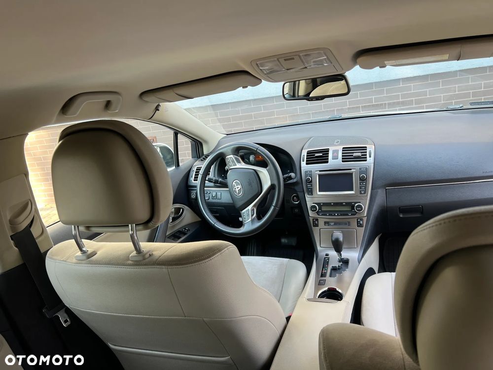 Toyota Avensis 1.8 Sol EU5 MS - 11