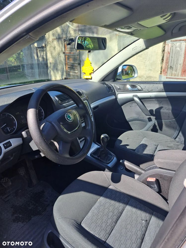 Skoda Octavia 1.6 Classic - 10