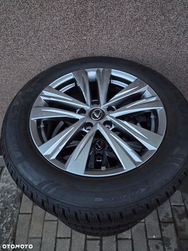 Lexus LBX - 32