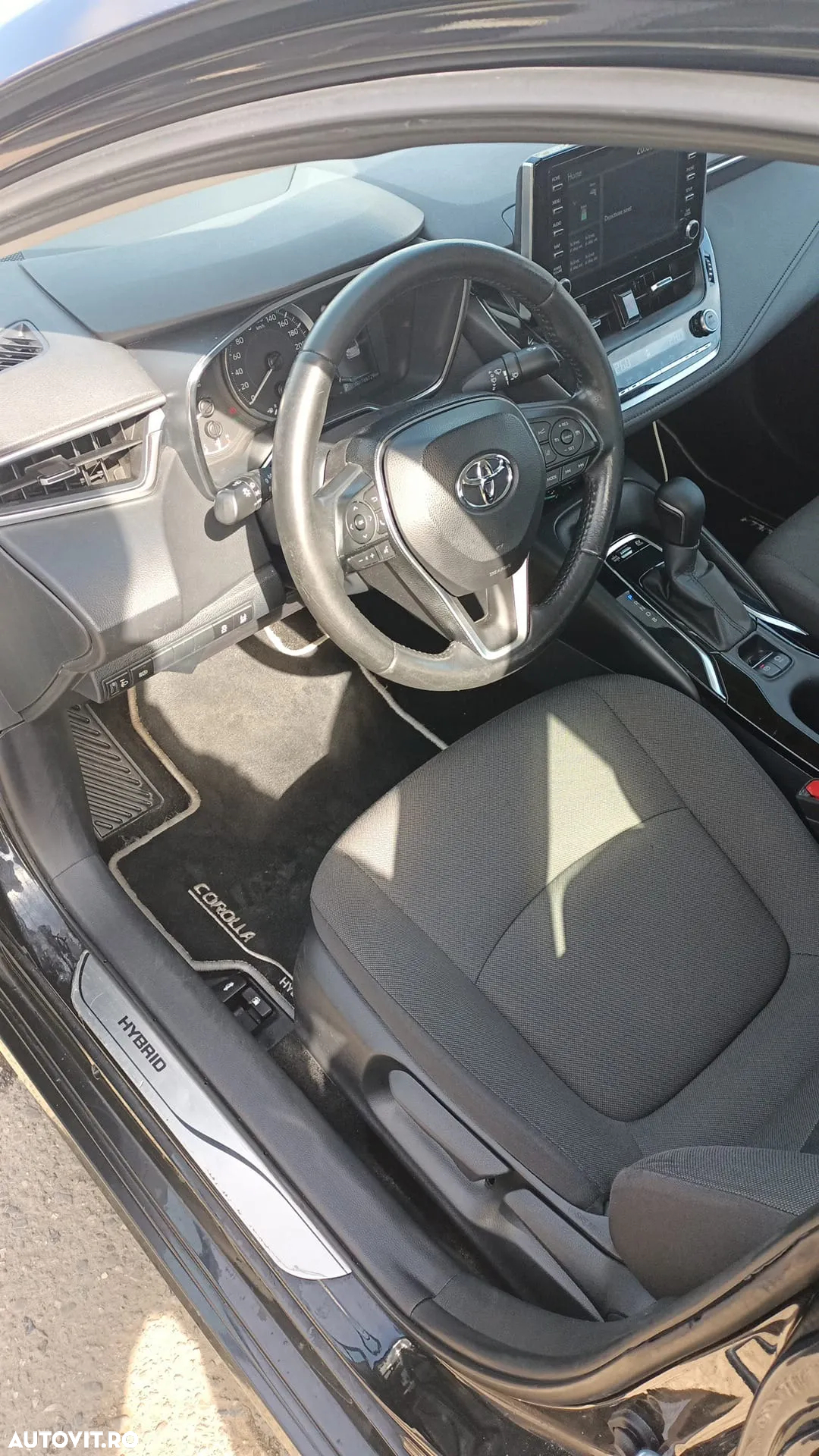 Toyota Corolla Sedan 1.8 HEV Business - 11