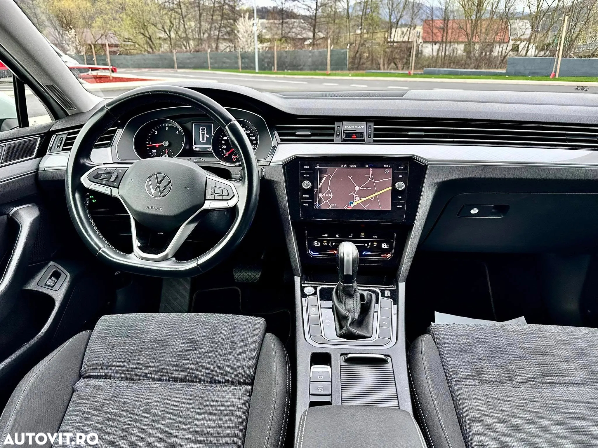 Volkswagen Passat Variant 2.0 TDI SCR DSG BlueMotion Highline - 12