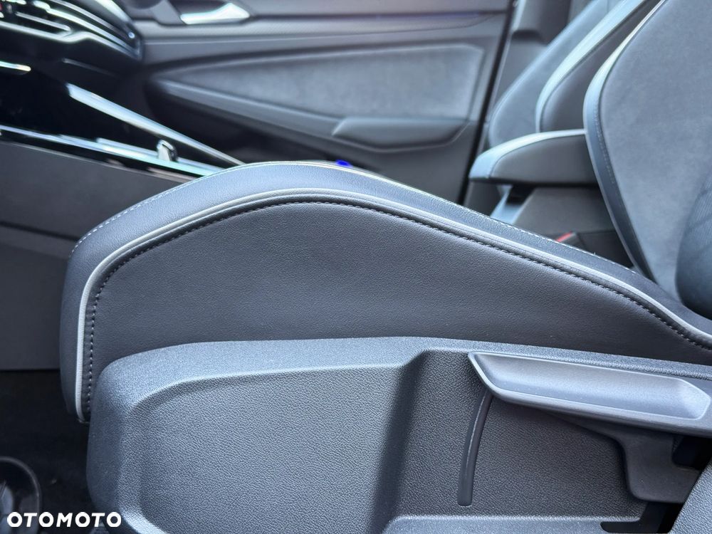 Volkswagen Golf 1.5 eTSI mHEV R-Line DSG - 26