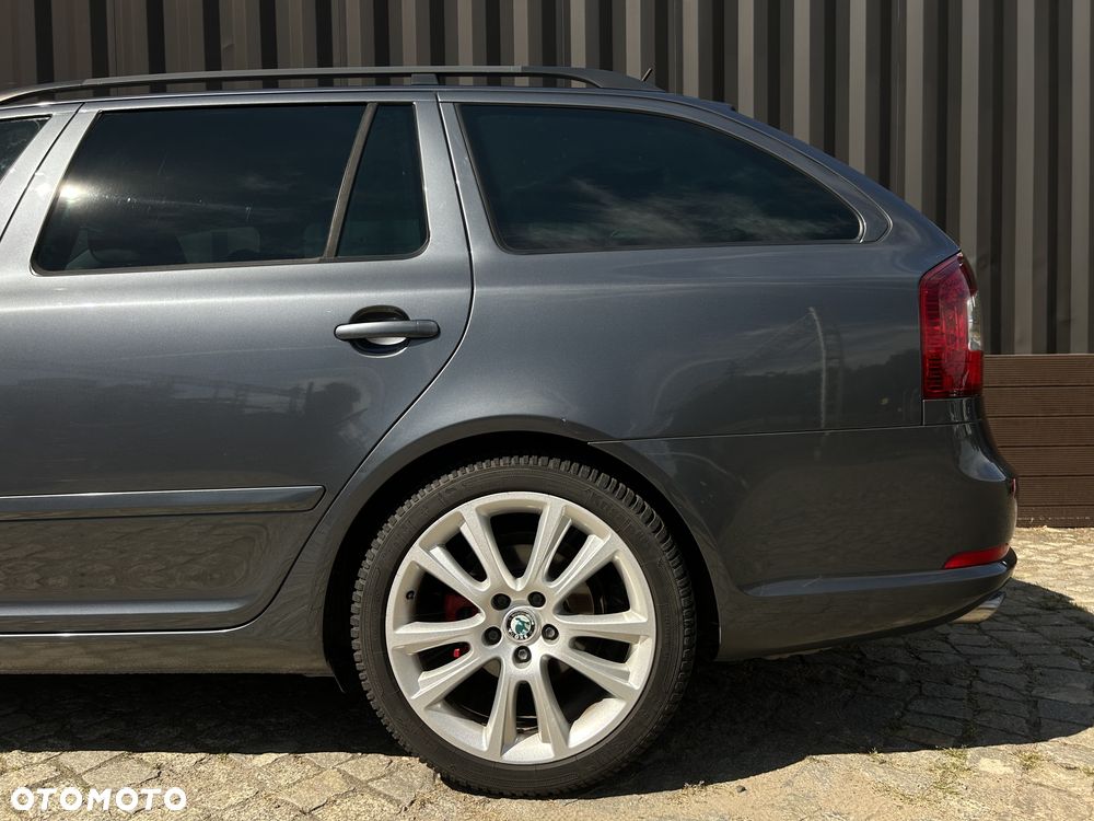 Skoda Octavia 2.0 TSI DSG RS - 40