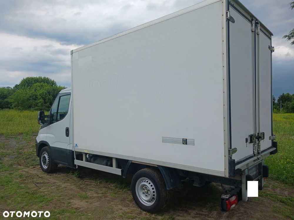 Iveco Daily 35S11 E5 Izoterma 2016r Chłodnia 289 tyś km Mroźnia Agregat zasilanie zew 230V - 20