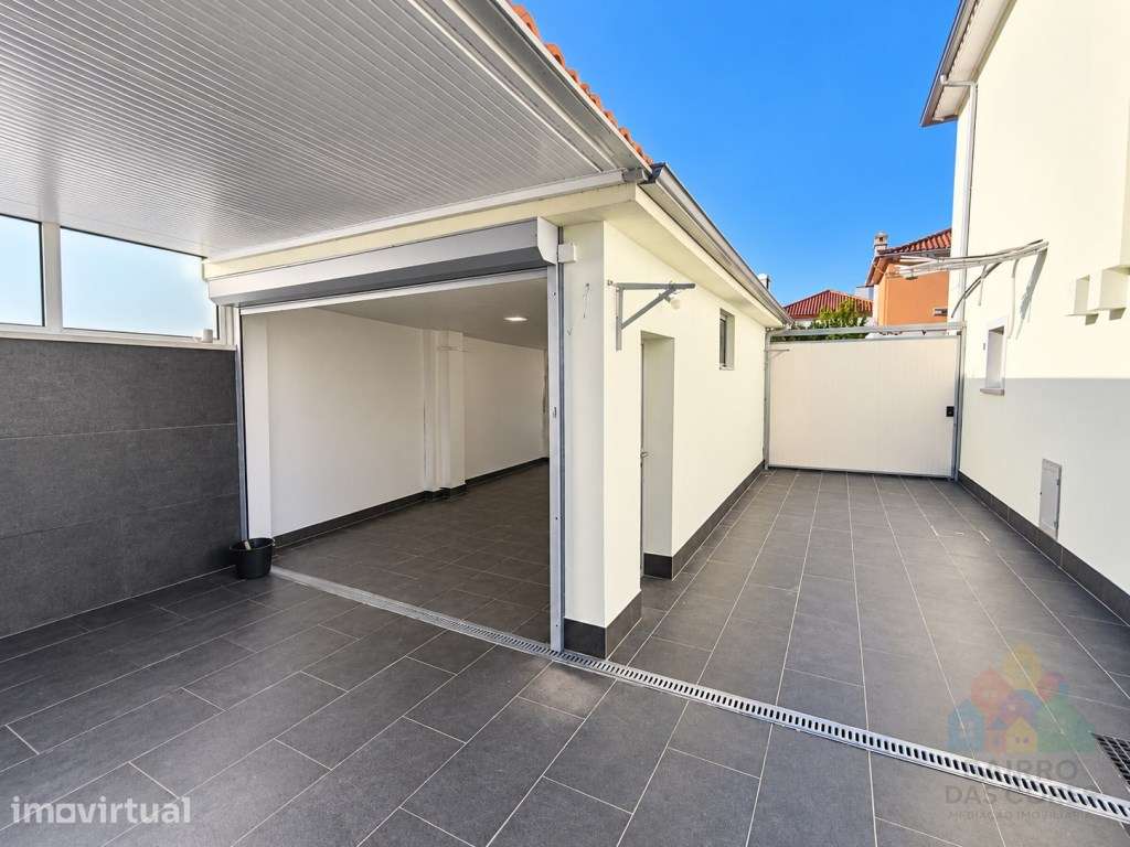 Moradia T3 renovada com garagem e anexo habitacional no Entroncamento - Grande imagem: 5/17
