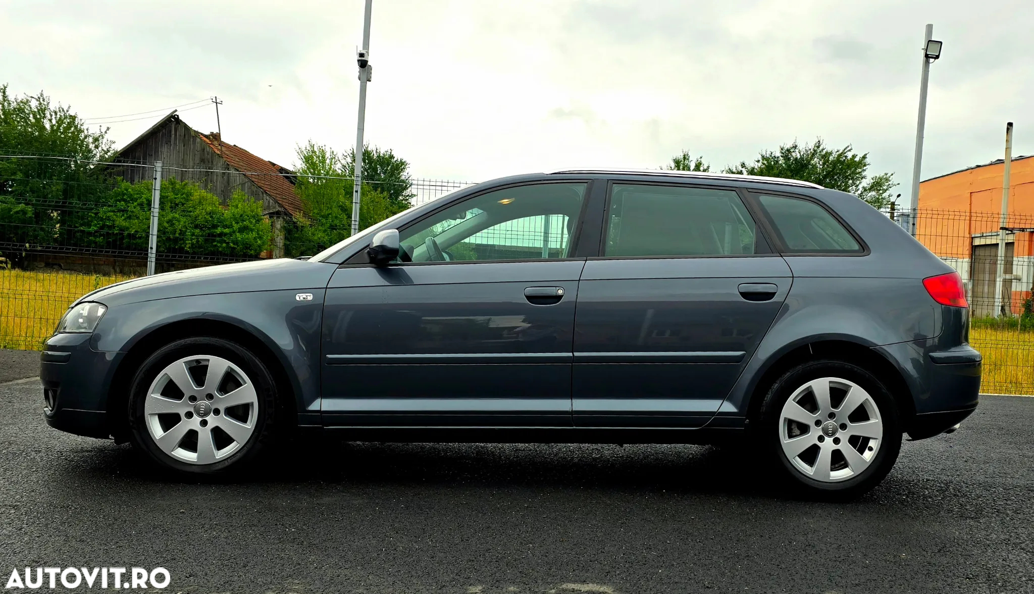 Audi A3 2.0 TDI Sportback DPF (DSG) S tronic Ambiente - 3