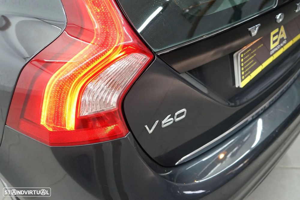 Volvo V60 2.4 D6 Momentum AWD Phev - 14