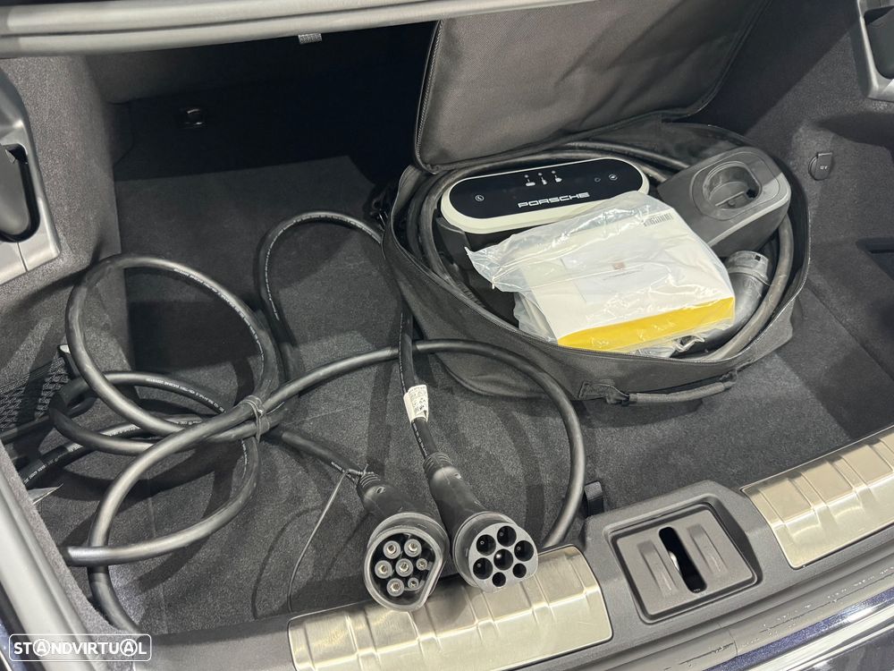 Porsche Taycan 4S - 41
