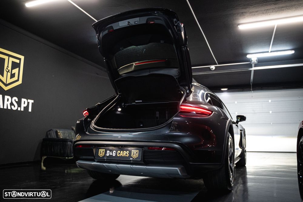 Porsche Taycan Cross Turismo 4 - 32