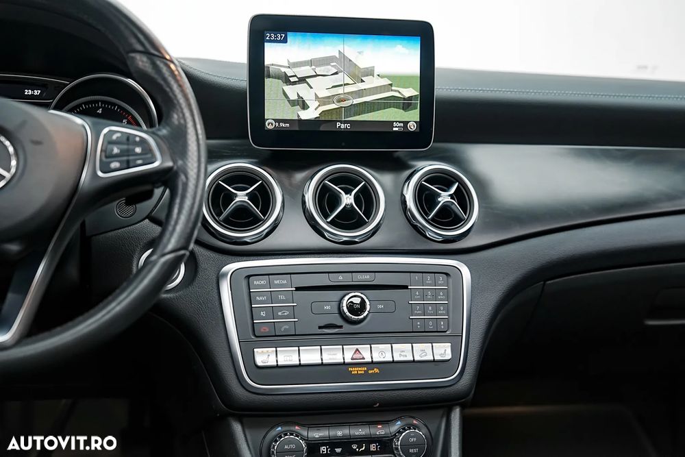 Mercedes-Benz GLA 220 d 4MATIC 7G-DCT - 36