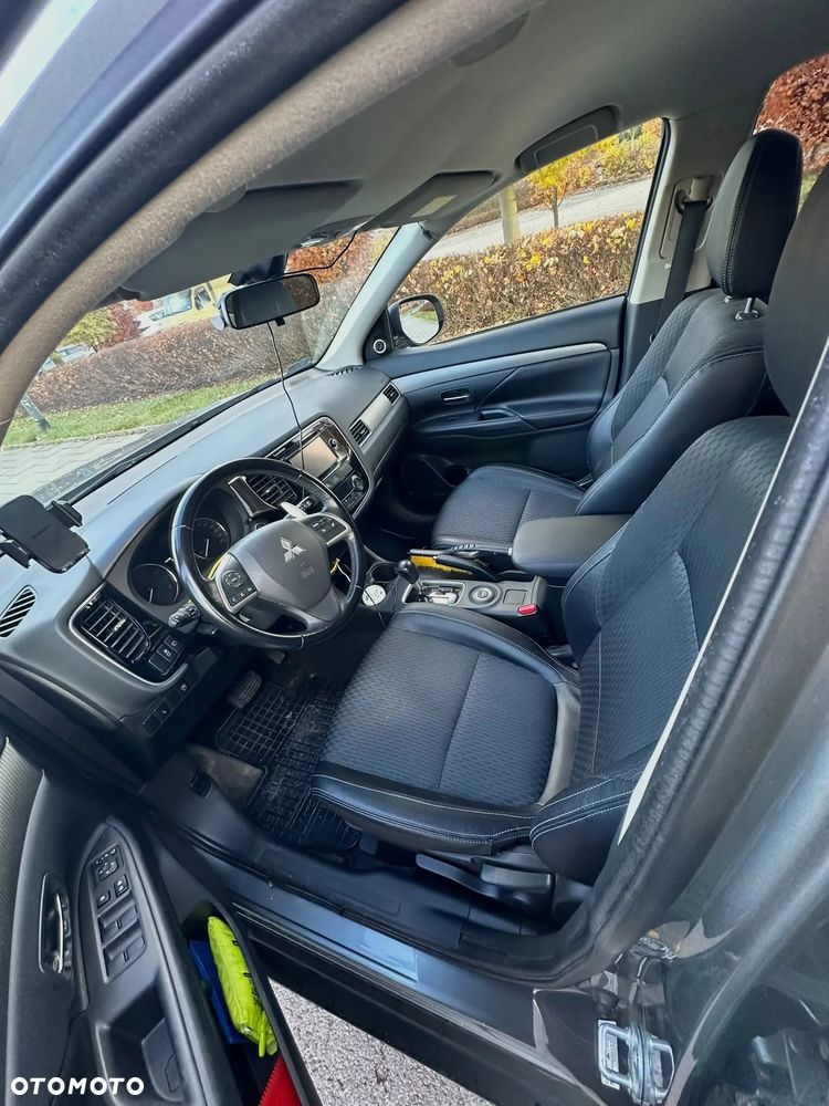 Mitsubishi Outlander 2.0 Intense + 4WD CVT - 10