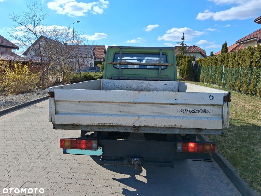 Mercedes-Benz Sprinter - 12