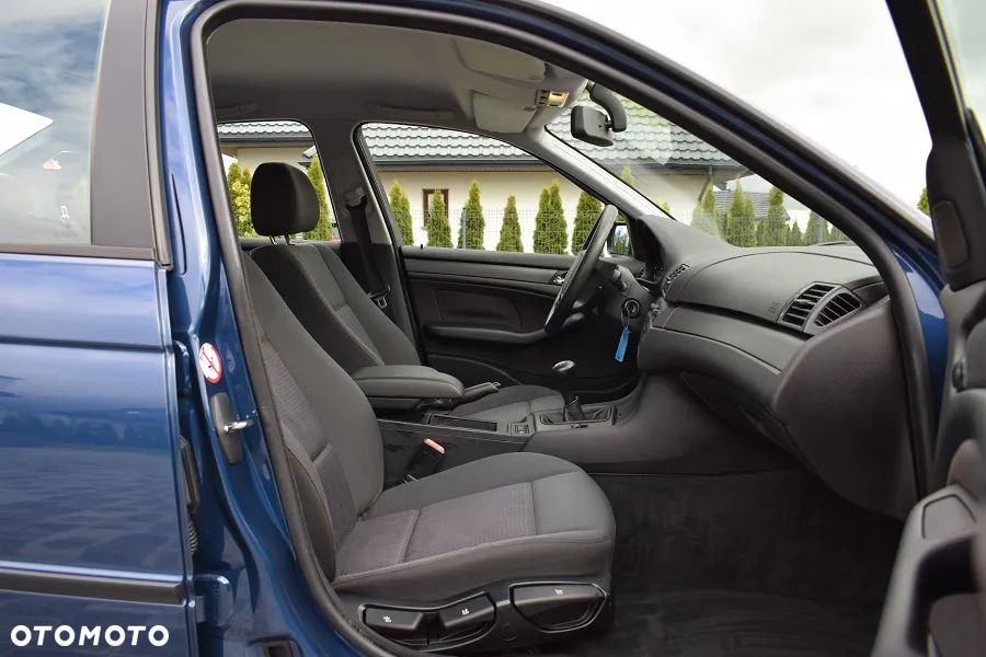 BMW Seria 3 318i - 12