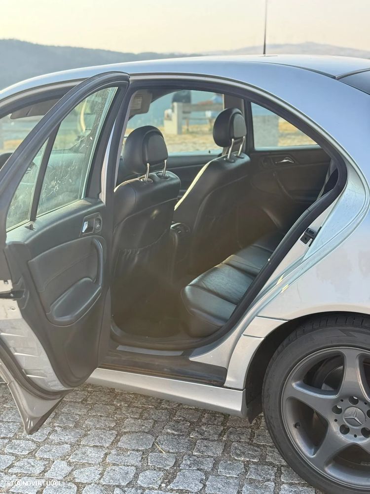 Mercedes-Benz 220 - 4