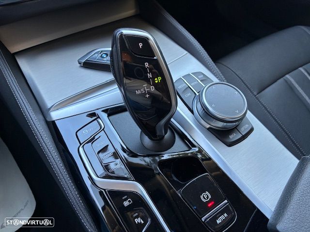 BMW 530 e Line Luxury - 30