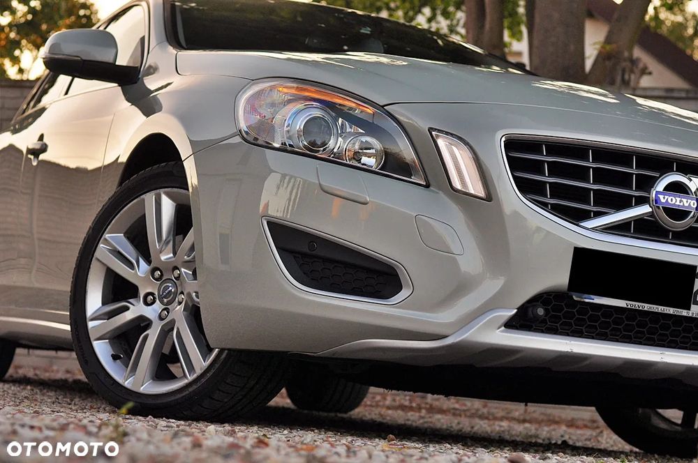 Volvo V60 D4 Geartronic Summum - 1