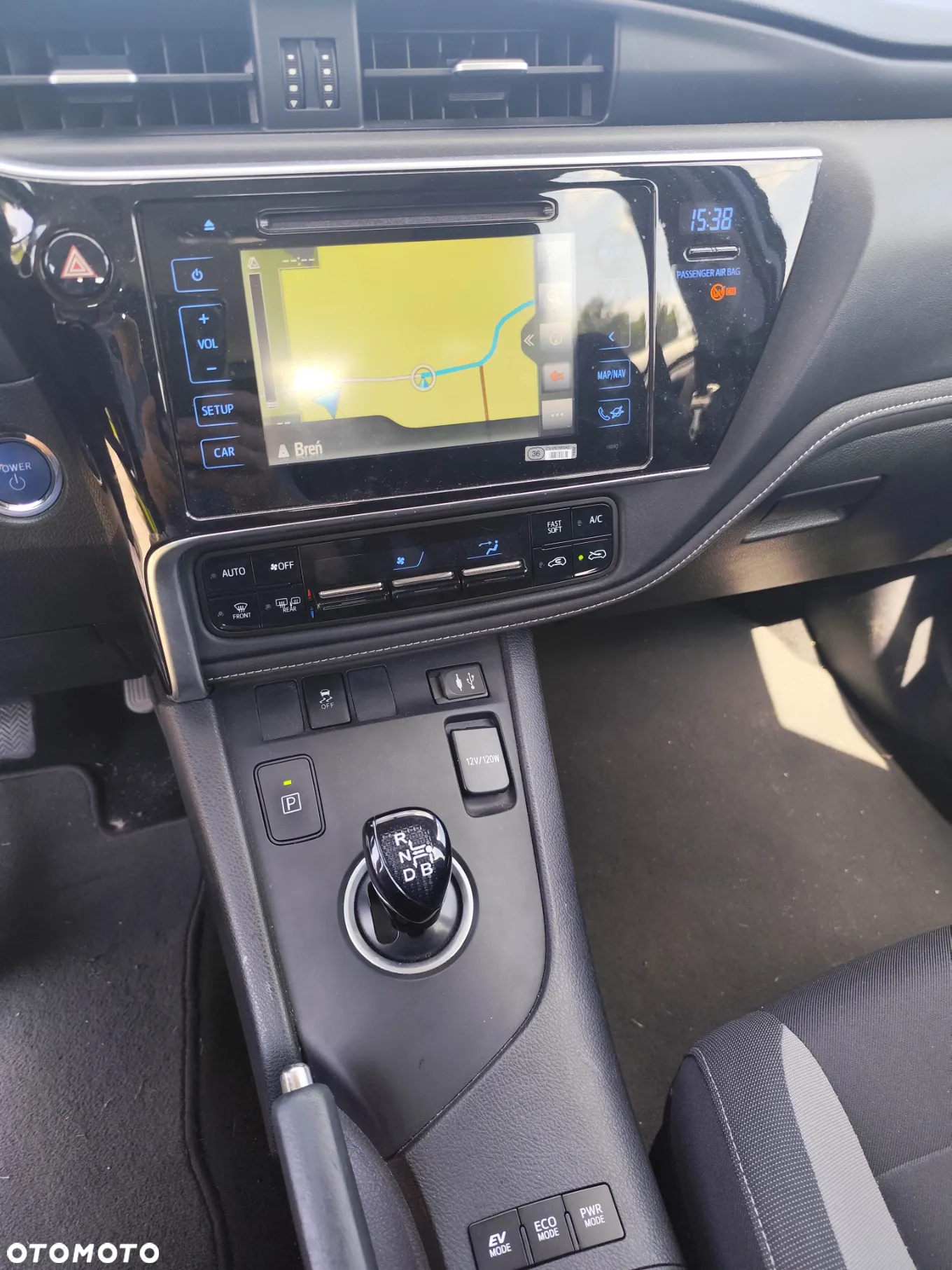 Toyota Auris 1.8 HSD Sol - 10