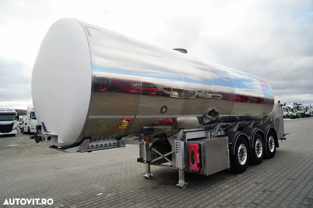 Magyar / REZERVOR ALIMENTE / 30.000 L / AXĂ RIDICATĂ / AXĂ DE DIRECȚIE / - 1