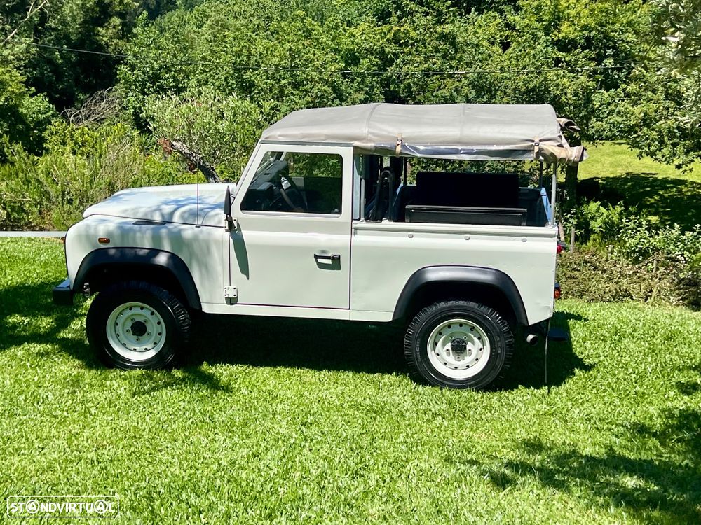 Land Rover Defender 90 2.5 Td5 Soft Top - 6