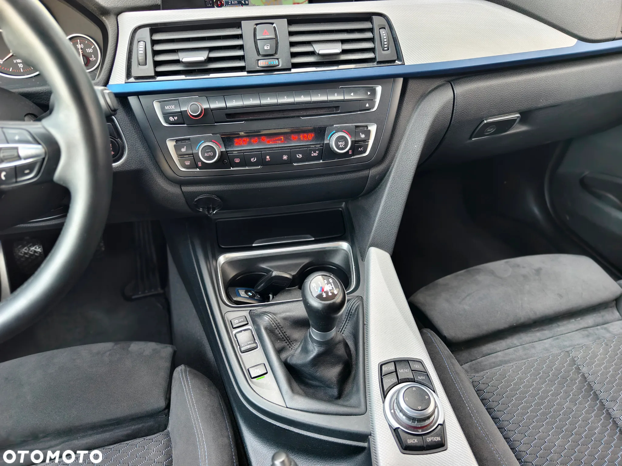 BMW Seria 3 318d Touring Blue Performance - 12