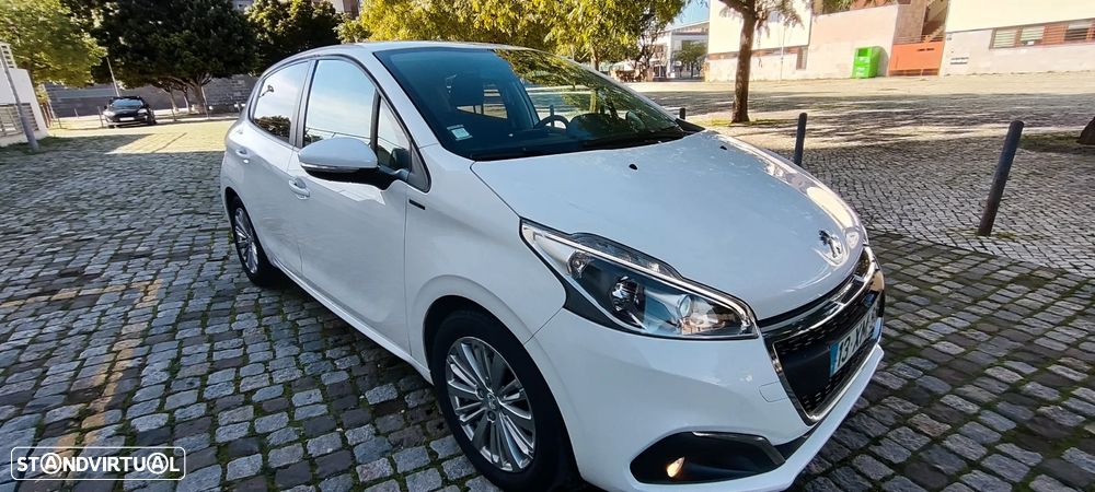 Peugeot 208 1.2 PureTech Signature - 26